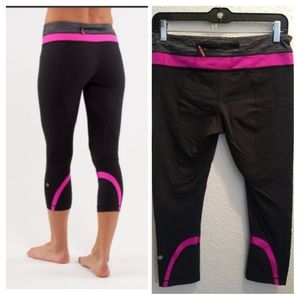 Lululemon Run: Inspire Crop from space black  / Paris Pink size 8 EXCELLENT MED.
